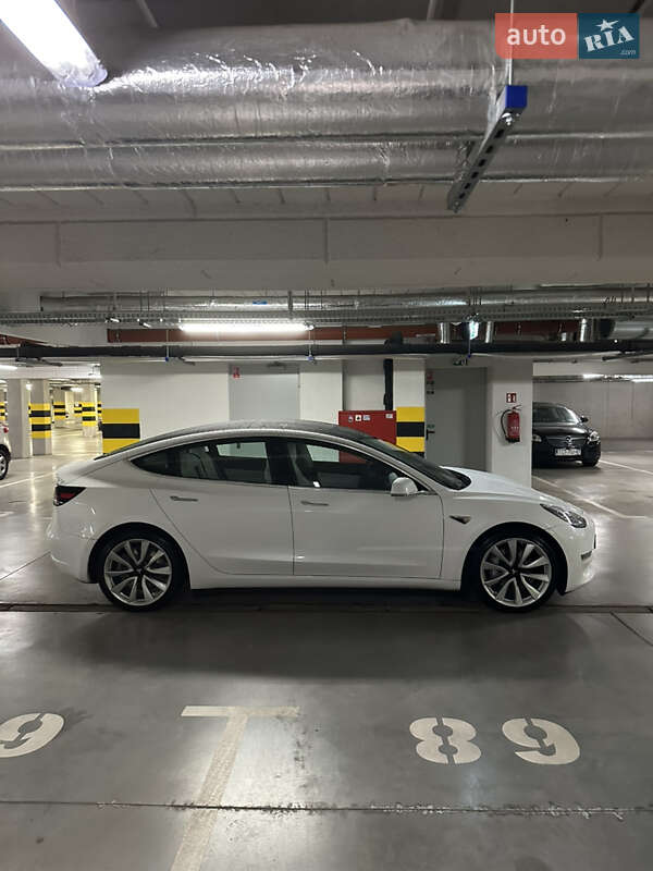 Седан Tesla Model 3 2019 в Киеве