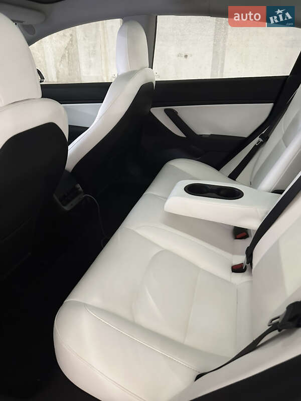 Седан Tesla Model 3 2019 в Киеве