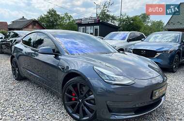 Седан Tesla Model 3 2020 в 