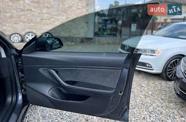 Седан Tesla Model 3 2020 в 