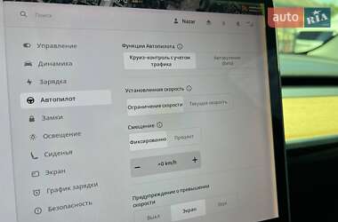 Седан Tesla Model 3 2020 в 