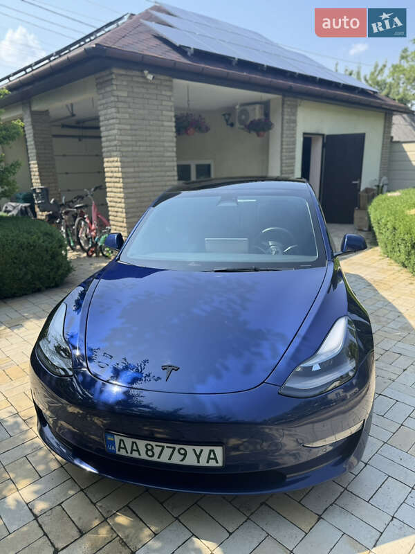 Седан Tesla Model 3 2022 в Києві