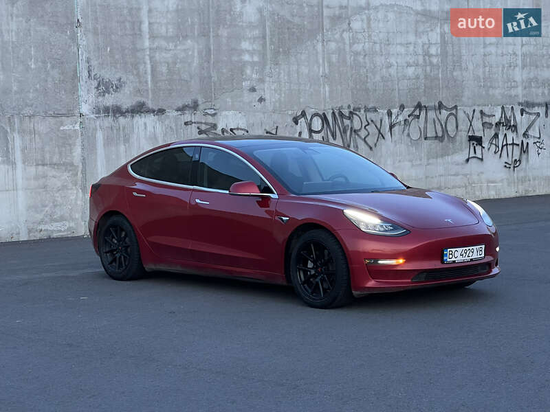 Седан Tesla Model 3 2020 в Львове