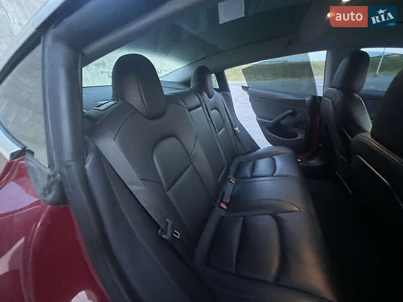 Седан Tesla Model 3 2020 в Львове