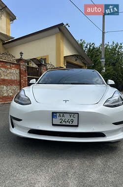 Седан Tesla Model 3 2023 в 