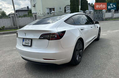 Седан Tesla Model 3 2023 в 