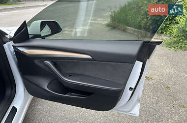 Седан Tesla Model 3 2023 в 