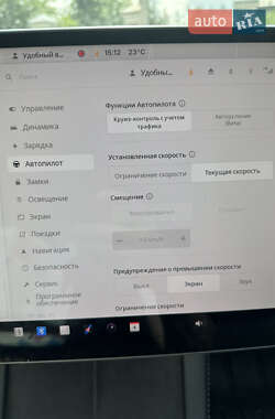Седан Tesla Model 3 2023 в 