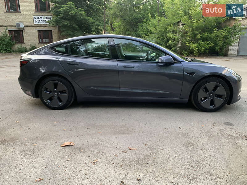Седан Tesla Model 3 2021 в Киеве