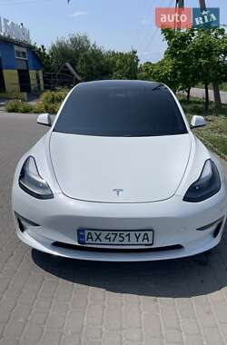 Седан Tesla Model 3 2022 в 