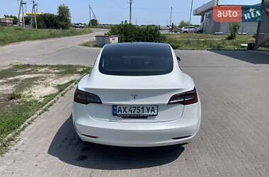 Седан Tesla Model 3 2022 в 