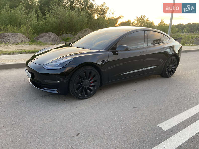 Седан Tesla Model 3 2023 в Львове