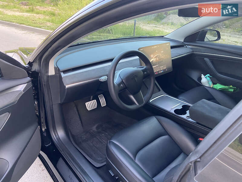 Седан Tesla Model 3 2023 в Львове