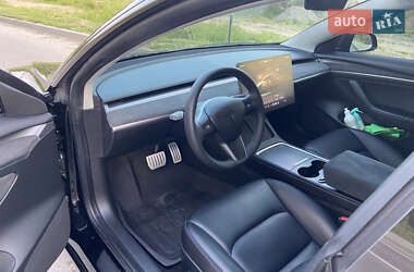 Седан Tesla Model 3 2023 в 