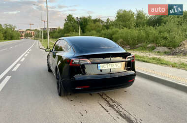 Седан Tesla Model 3 2023 в 