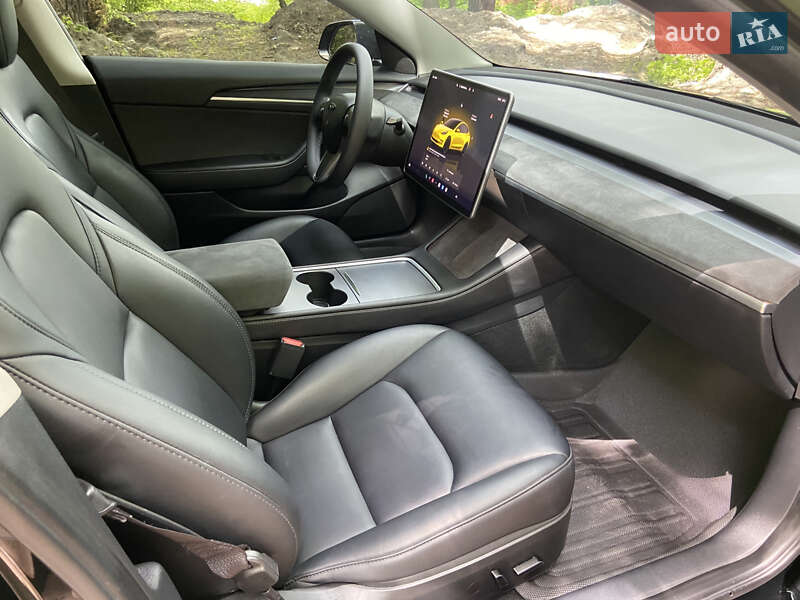 Седан Tesla Model 3 2023 в Львове