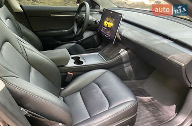 Седан Tesla Model 3 2023 в 