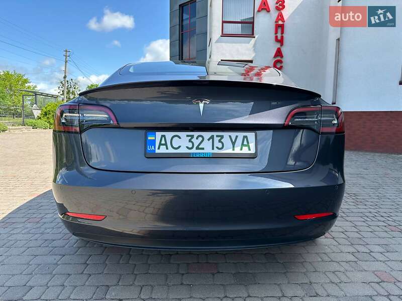 Седан Tesla Model 3 2021 в Луцьку