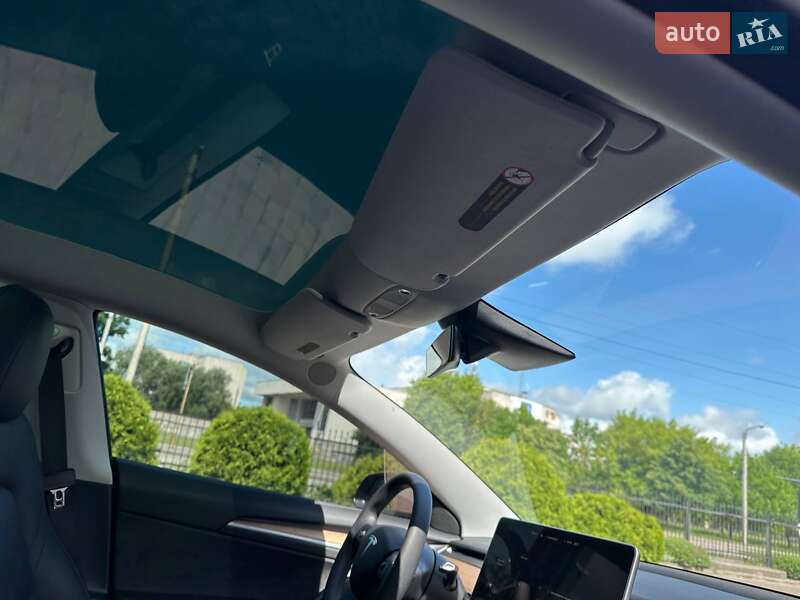Седан Tesla Model 3 2021 в Луцьку