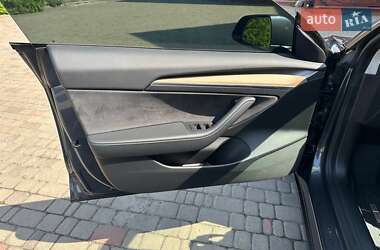 Седан Tesla Model 3 2021 в Луцке