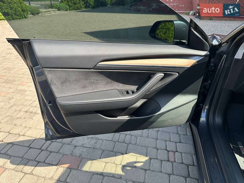 Седан Tesla Model 3 2021 в Луцьку