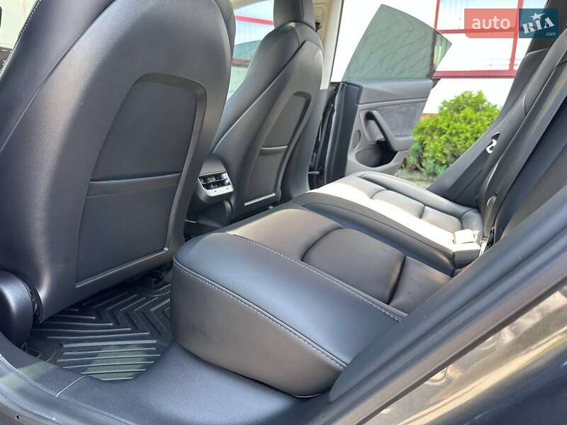 Седан Tesla Model 3 2021 в Луцьку