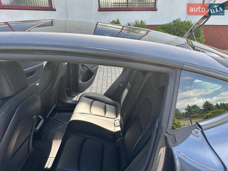 Седан Tesla Model 3 2021 в Луцьку