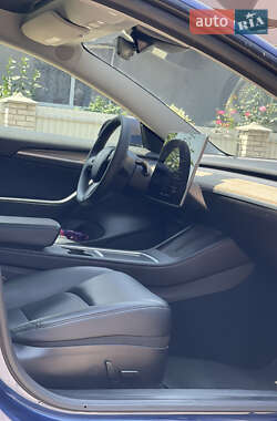 Седан Tesla Model 3 2022 в 