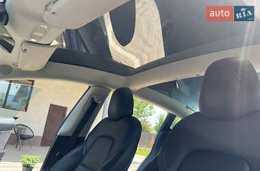 Седан Tesla Model 3 2022 в 