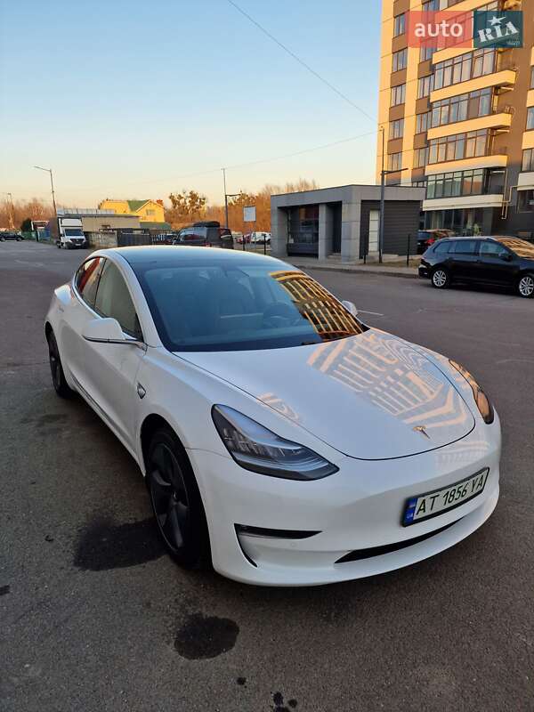 Седан Tesla Model 3 2020 в Луцке