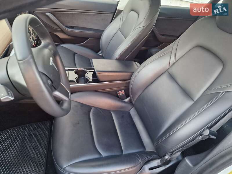Седан Tesla Model 3 2020 в Луцке
