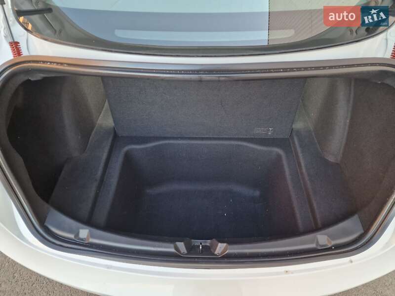 Седан Tesla Model 3 2020 в Луцке