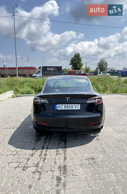Седан Tesla Model 3 2022 в 