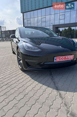Седан Tesla Model 3 2022 в 