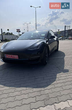 Седан Tesla Model 3 2022 в 