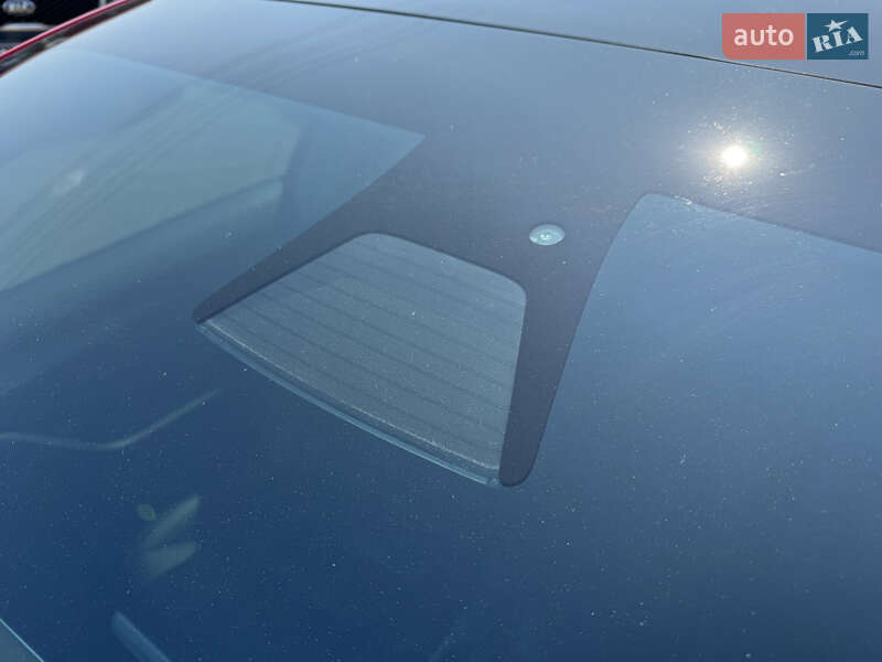 Седан Tesla Model 3 2021 в Киеве