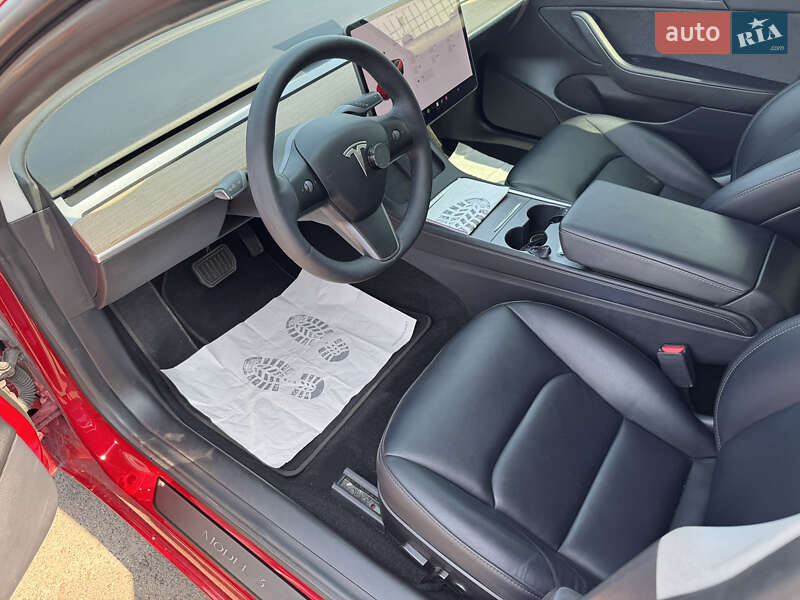 Седан Tesla Model 3 2021 в Киеве