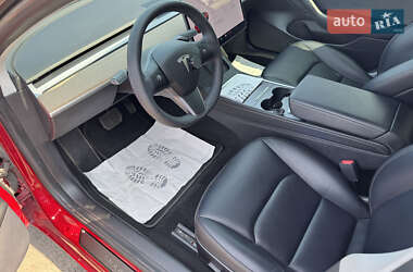Седан Tesla Model 3 2021 в 