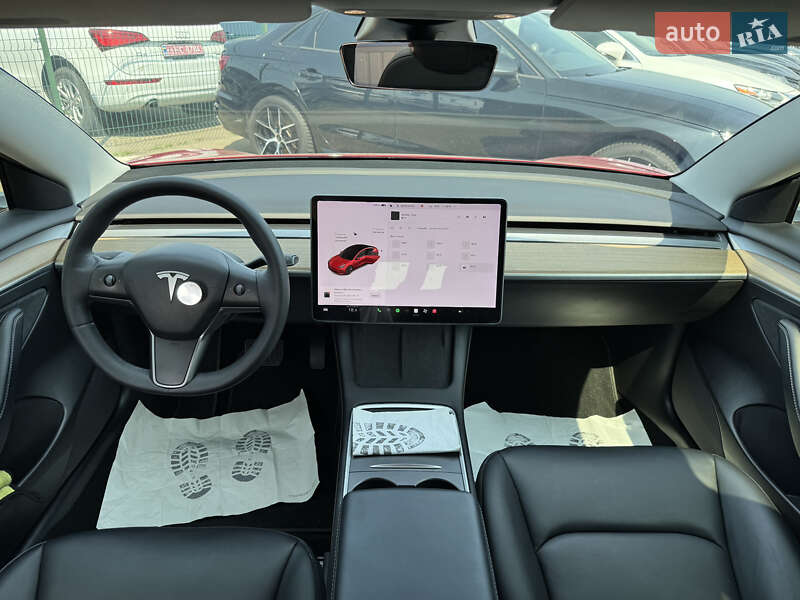 Седан Tesla Model 3 2021 в Киеве