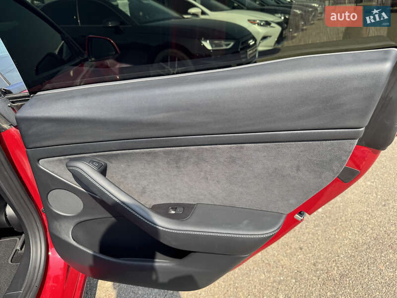 Седан Tesla Model 3 2021 в Киеве