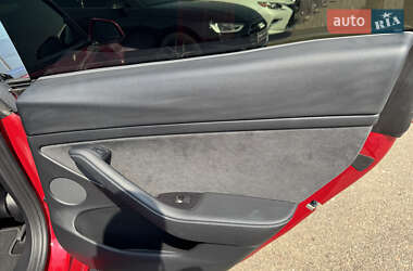 Седан Tesla Model 3 2021 в 