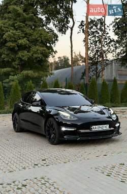 Седан Tesla Model 3 2023 в 