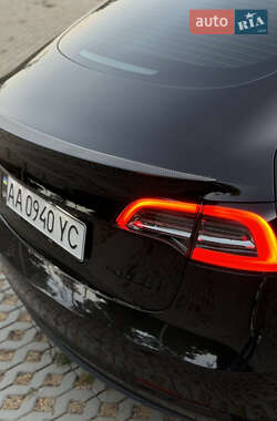 Седан Tesla Model 3 2023 в 