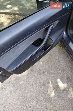 Седан Tesla Model 3 2019 в 