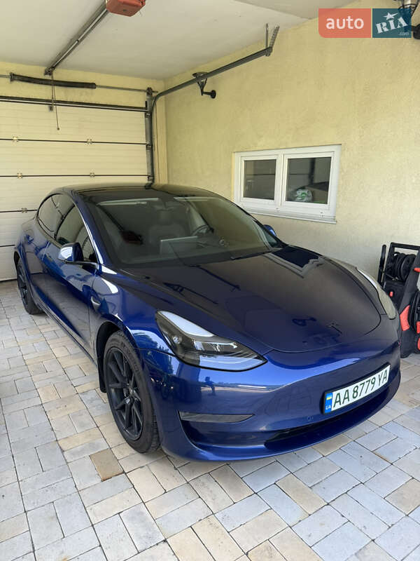 Седан Tesla Model 3 2022 в Києві