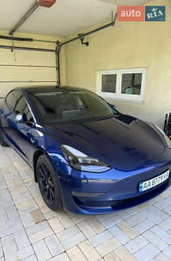Седан Tesla Model 3 2022 в 