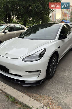 Седан Tesla Model 3 2021 в Києві