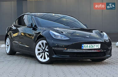 Седан Tesla Model 3 2022 в Киеве