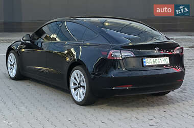 Седан Tesla Model 3 2022 в 
