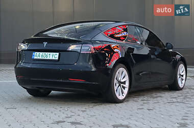 Седан Tesla Model 3 2022 в 